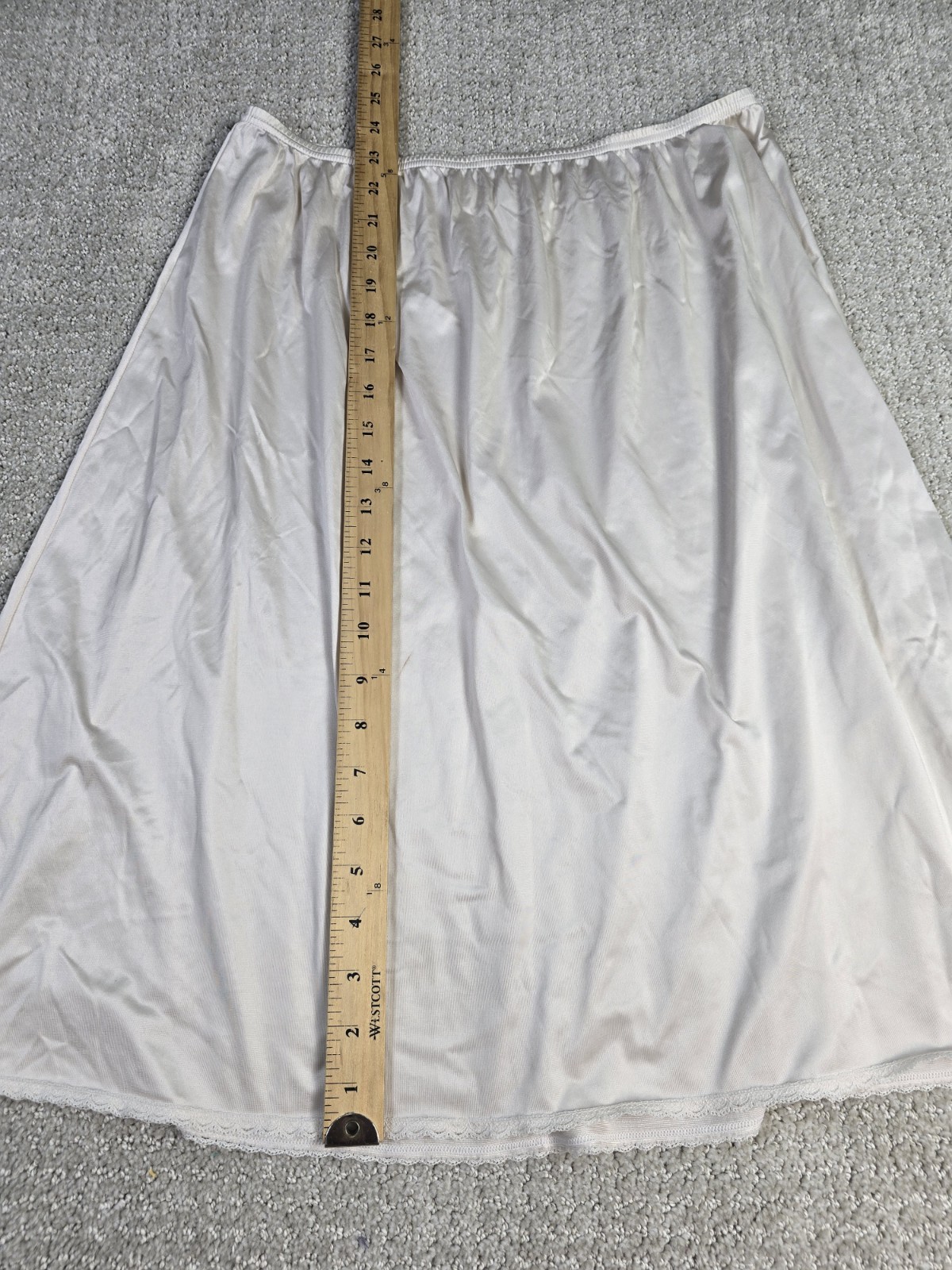 Vanity Fair 24″ XL Comfort Slip Stretch Lace Knee Nylon USA Beige Tan Skirt READ