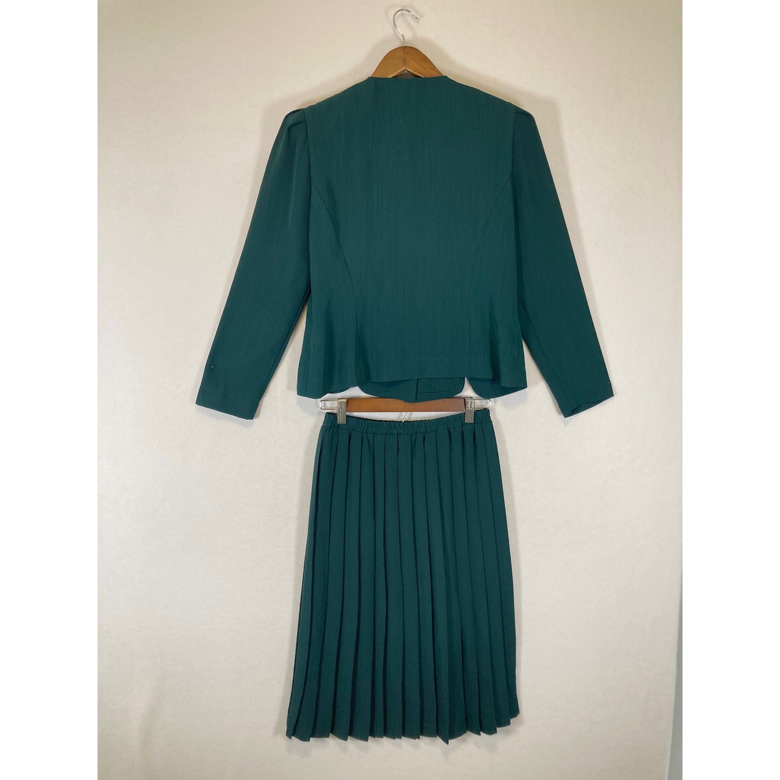 Vintage Leslie Fay Women 6P Green Pleated Skirt Jacket Two Piece Suit Set R223