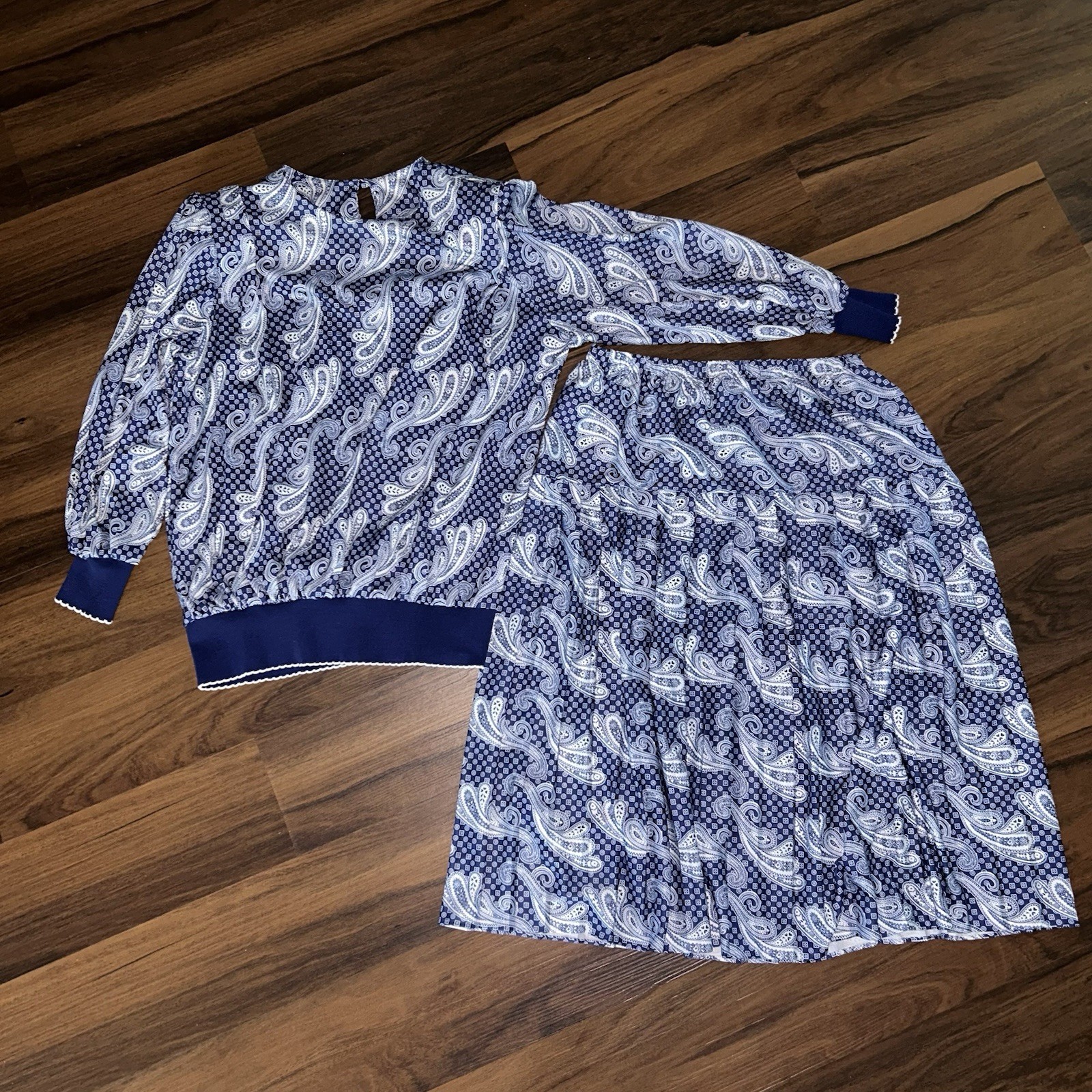 VINTAGE Earth Angel Paisley Pleated Skirt & Blouse Set USA Made Blue White 16W