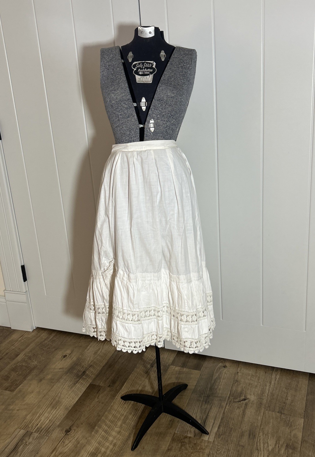 Antique Off White Cotton And Lace Heavyweight Petticoat Skirt