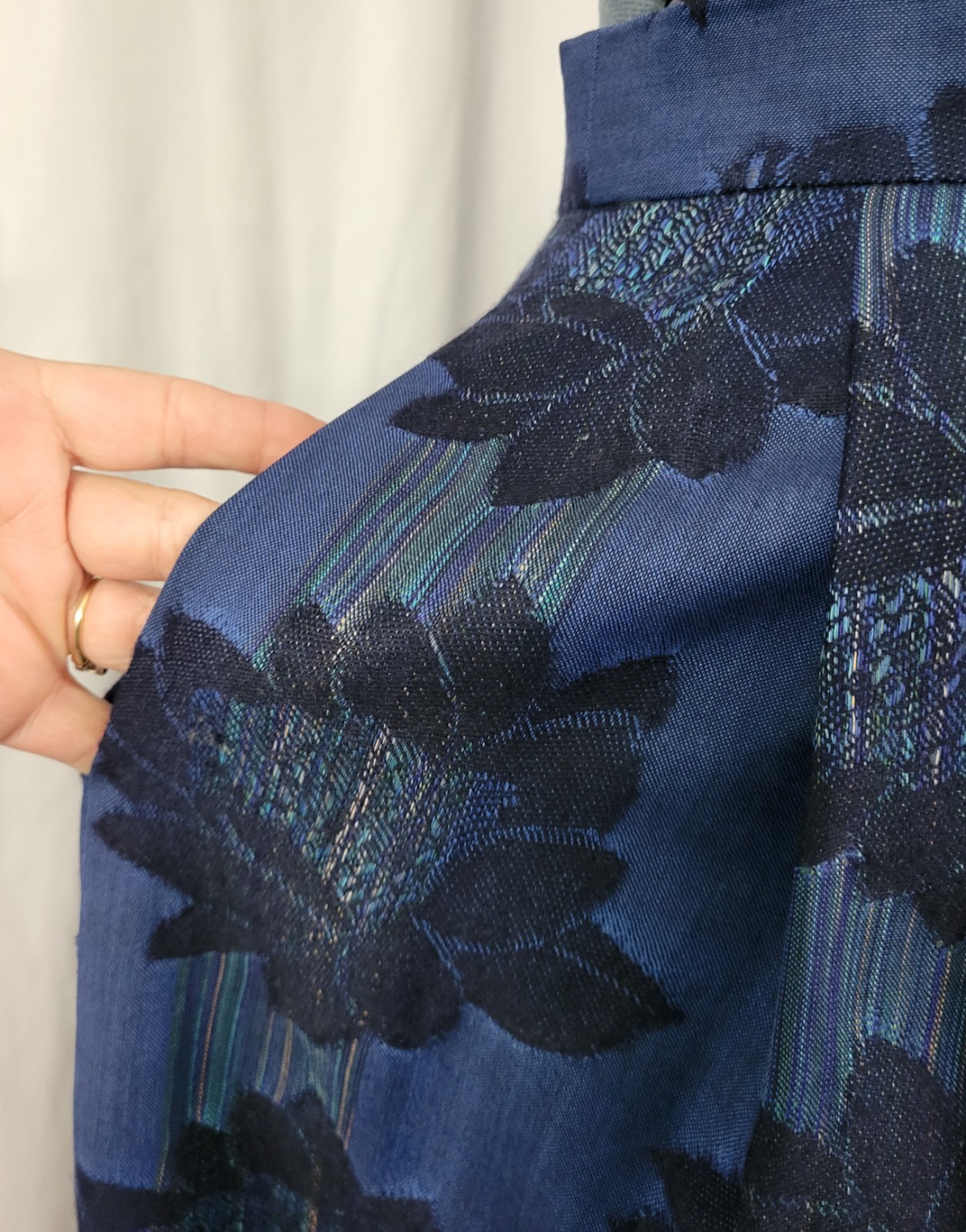 Vintage Geiger 100% Wool Blue Pleated Skirt w Black Flowers Size 40 (US Med)