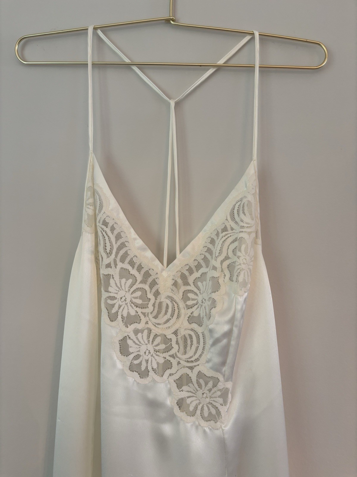 Vintage Women’s Vanity Fair Ivory Satin Lace Long Nightgown Cottage Core Bridal