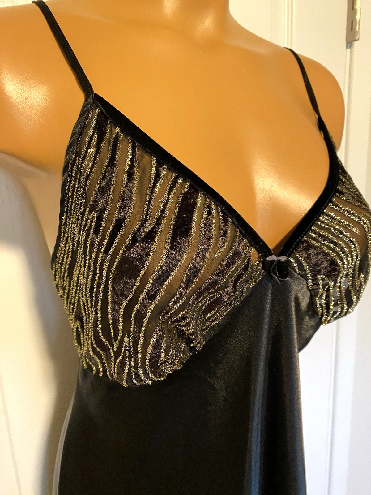 VTG 90’s ROMANTIC MOODS BLACK SATIN W/ GLITTERY GOLD BODICE NIGHTGOWN SZ L
