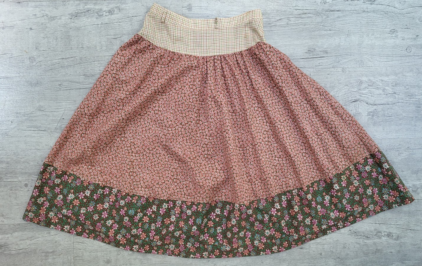 Vintage East River Clothing Co. Floral Tiered Skirt – Size Small – Waist 27″