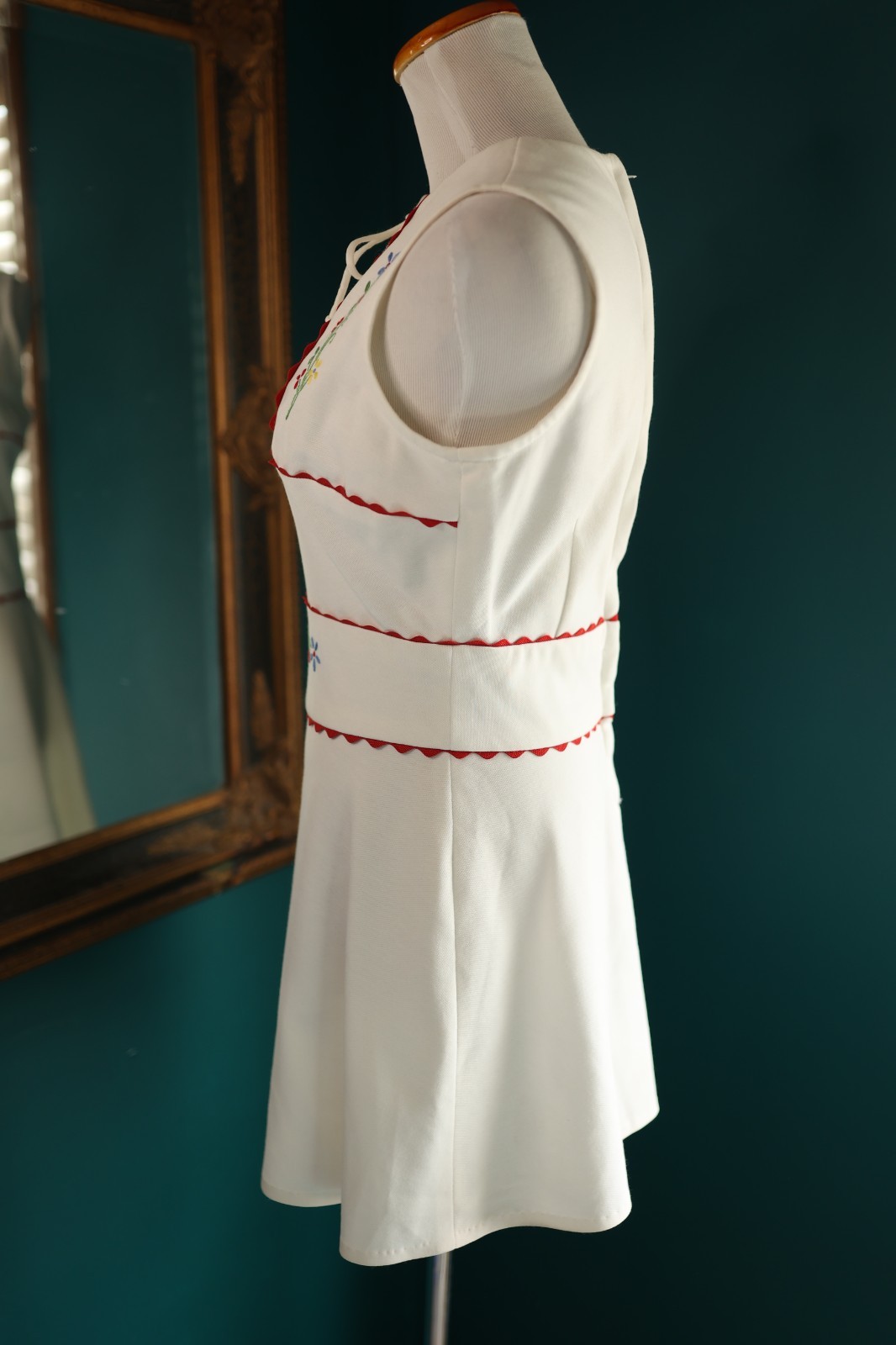 Vintage Rare 70s Point Set Sleeveless Tennis Dress Embroidered Floral Midsommar