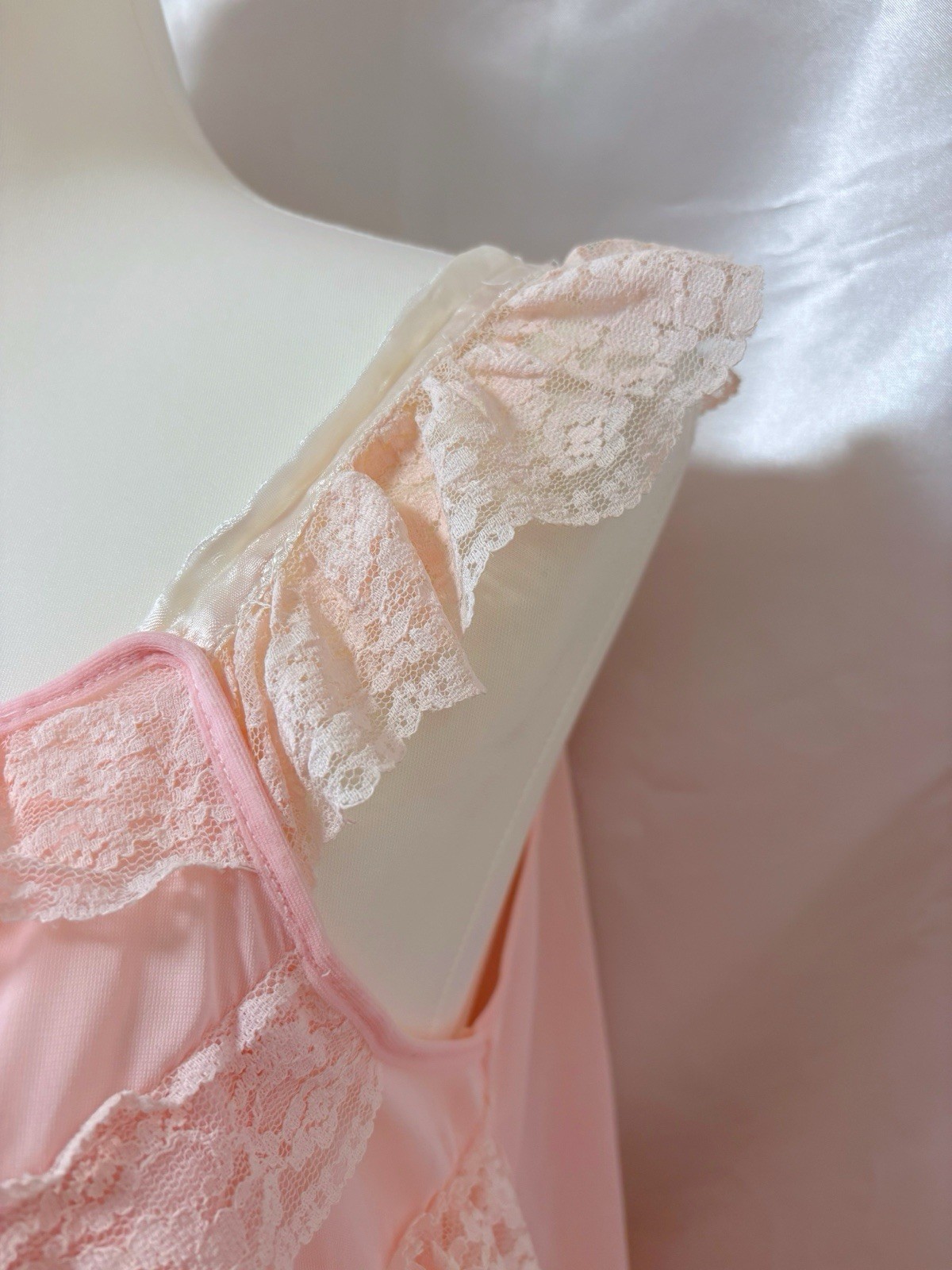 Vintage 50s 60s Lace Tiered Ruffle Cami Babydoll Lingerie Nightgown Pink USA