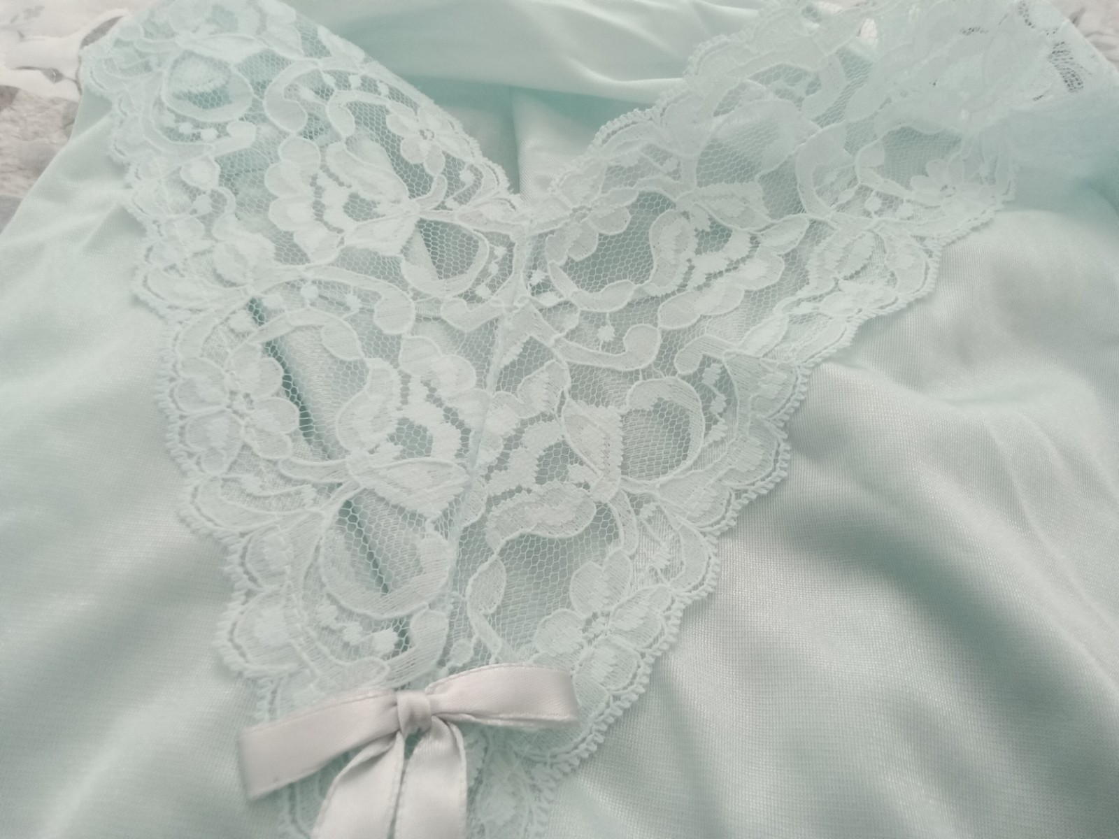 Velrose Vintage Light Aqua Nylon Short Nightgown Size Medium Lace Accents USA