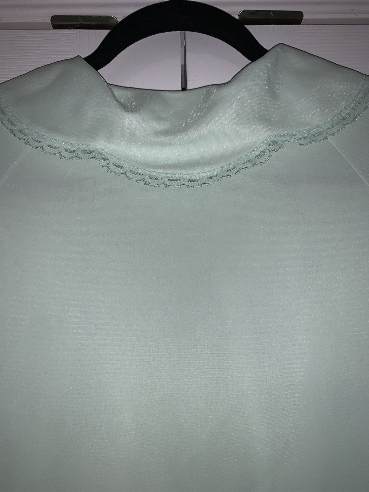 Shadowline VTG light mint green button up gown w/lace collar detail Sz M
