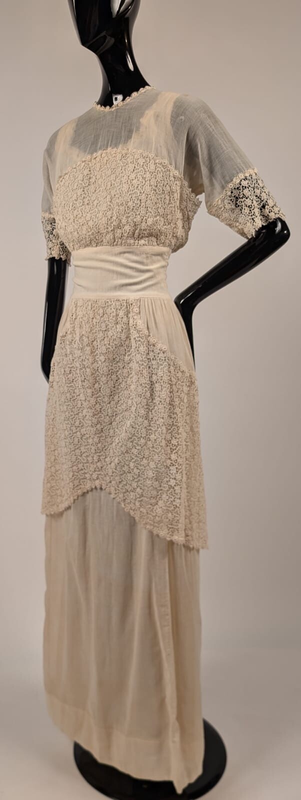BEAUTIFUL EDWARDIAN LACE + MUSLIN LONG WEDDING DRESS  / GARDEN GOWN W PROVENANCE