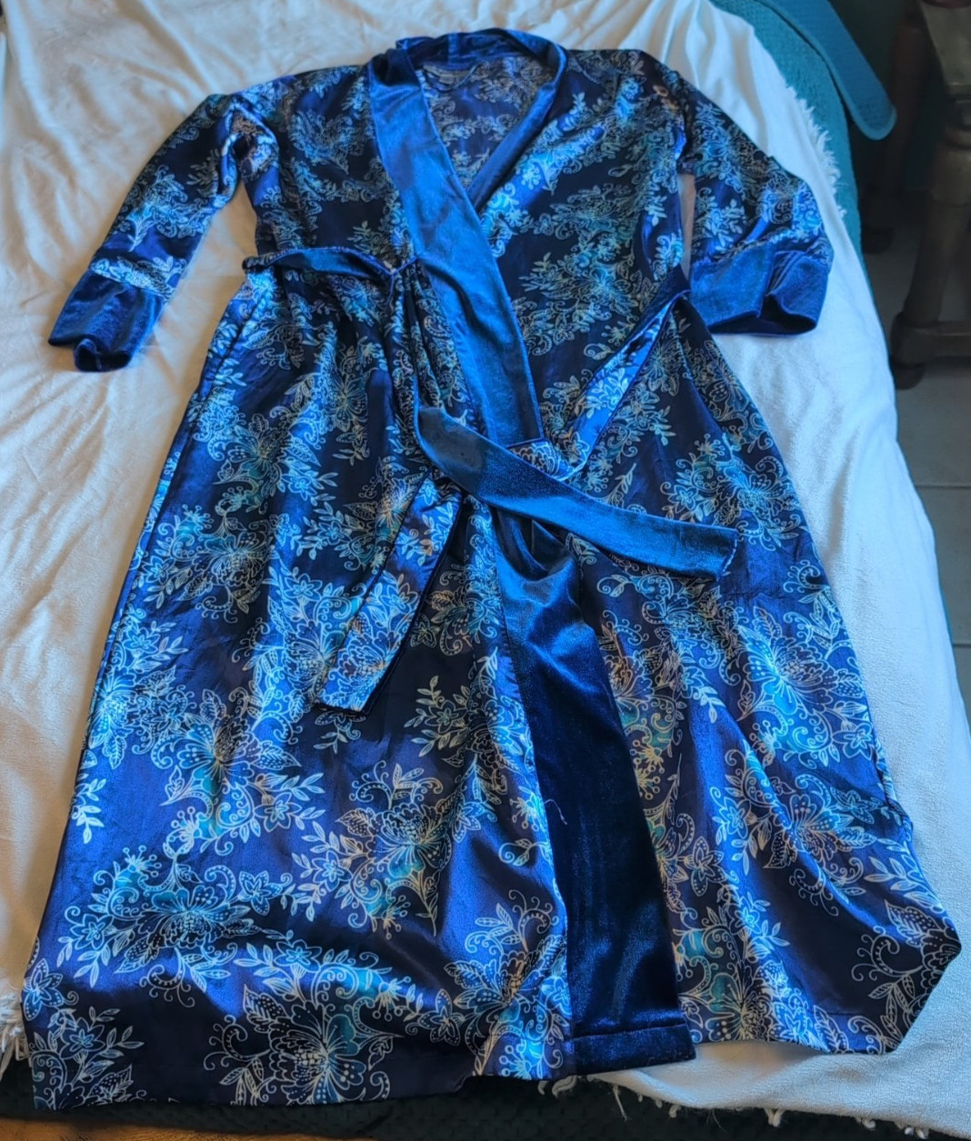 Morgan Taylor Blue Floral Satin Robe L/XL 100% Polyester Silky Belted Pocket Vtg