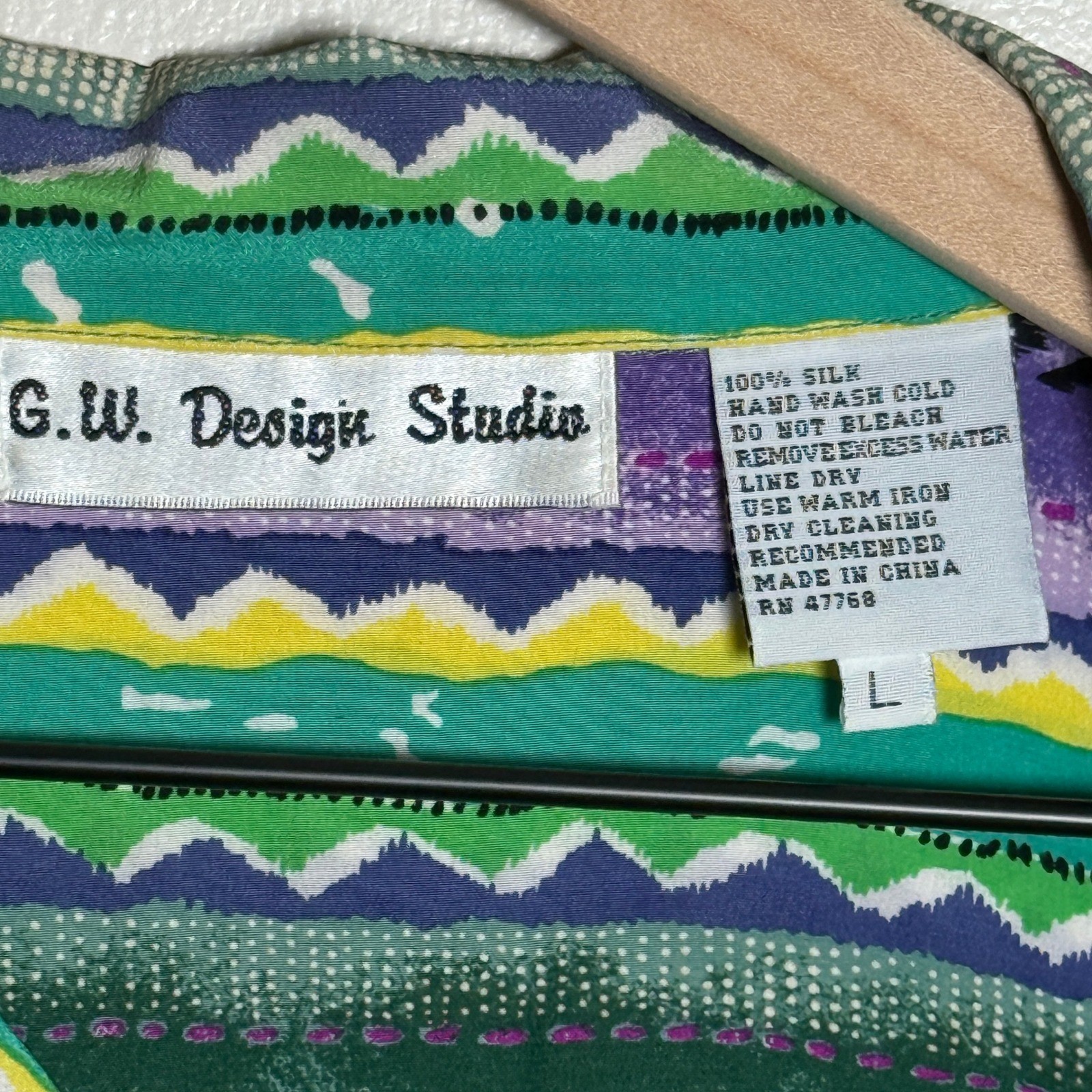G.W. Design Studio VTG 100% Silk Blouse Purple Green Geometric Stripe Large
