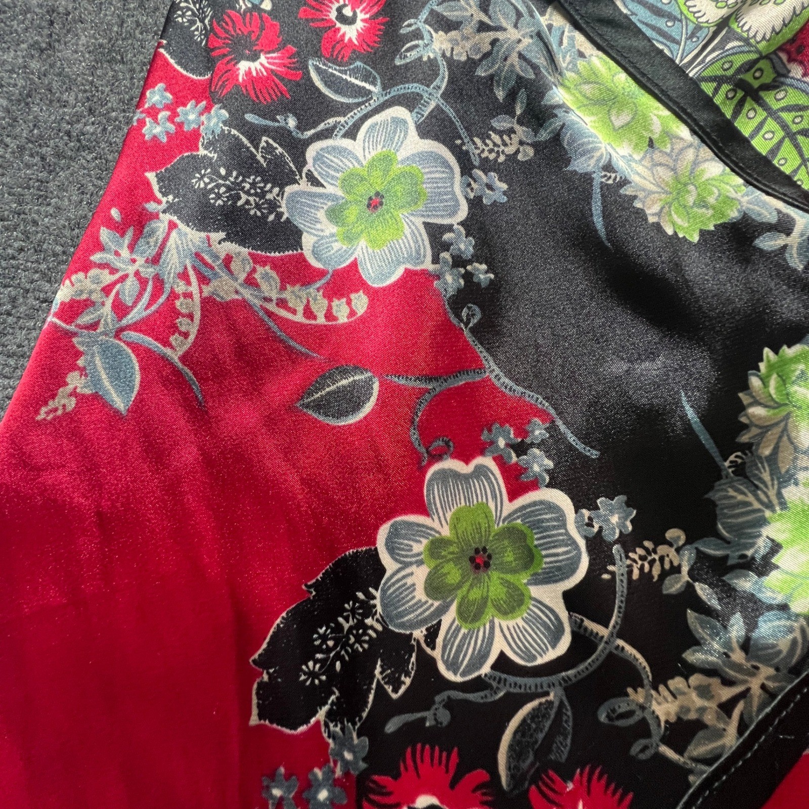 STUNNING Vintage Floral Bell Sleeve Blouse Red Black USA American Med Yvos Asian