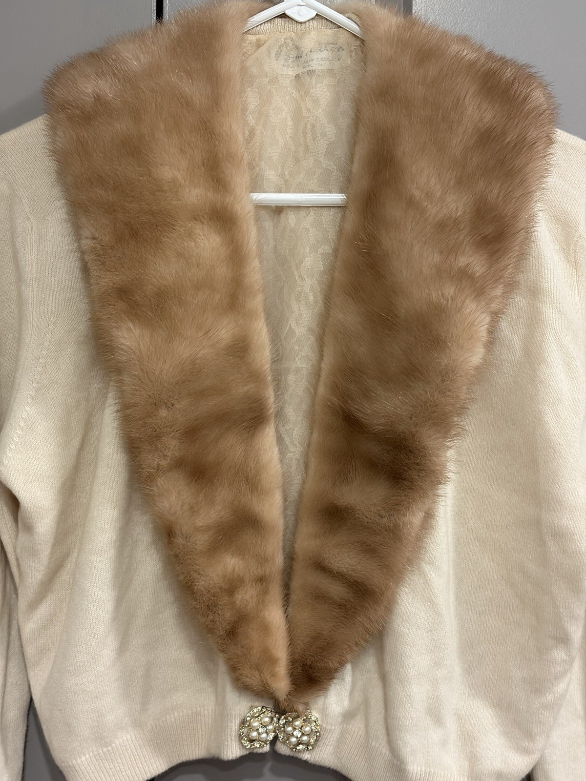 Vtg 1950s Dalton Ivory Cashmere Sweater Detachable Mink Collar Pearl Clasp PL