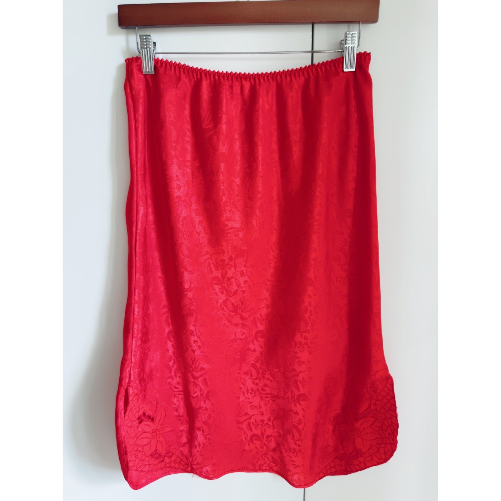 VTG 80s Sateen Slip Skirt Red Size Medium Sexy Lingerie Vampy Pin up