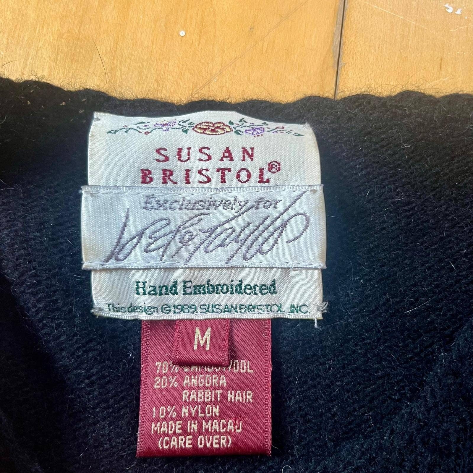 Susan Bristol Vintage 80s Lambswool Angora Hand Embroidered Floral Sweater Sz M