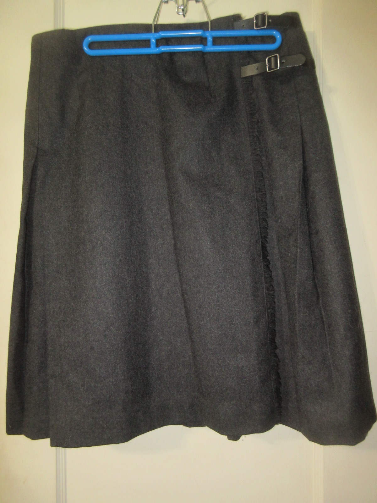 Talbots 100% Wool Women’s Skirt Charcoal Gray Pleats Buckle Straps Wrap Around