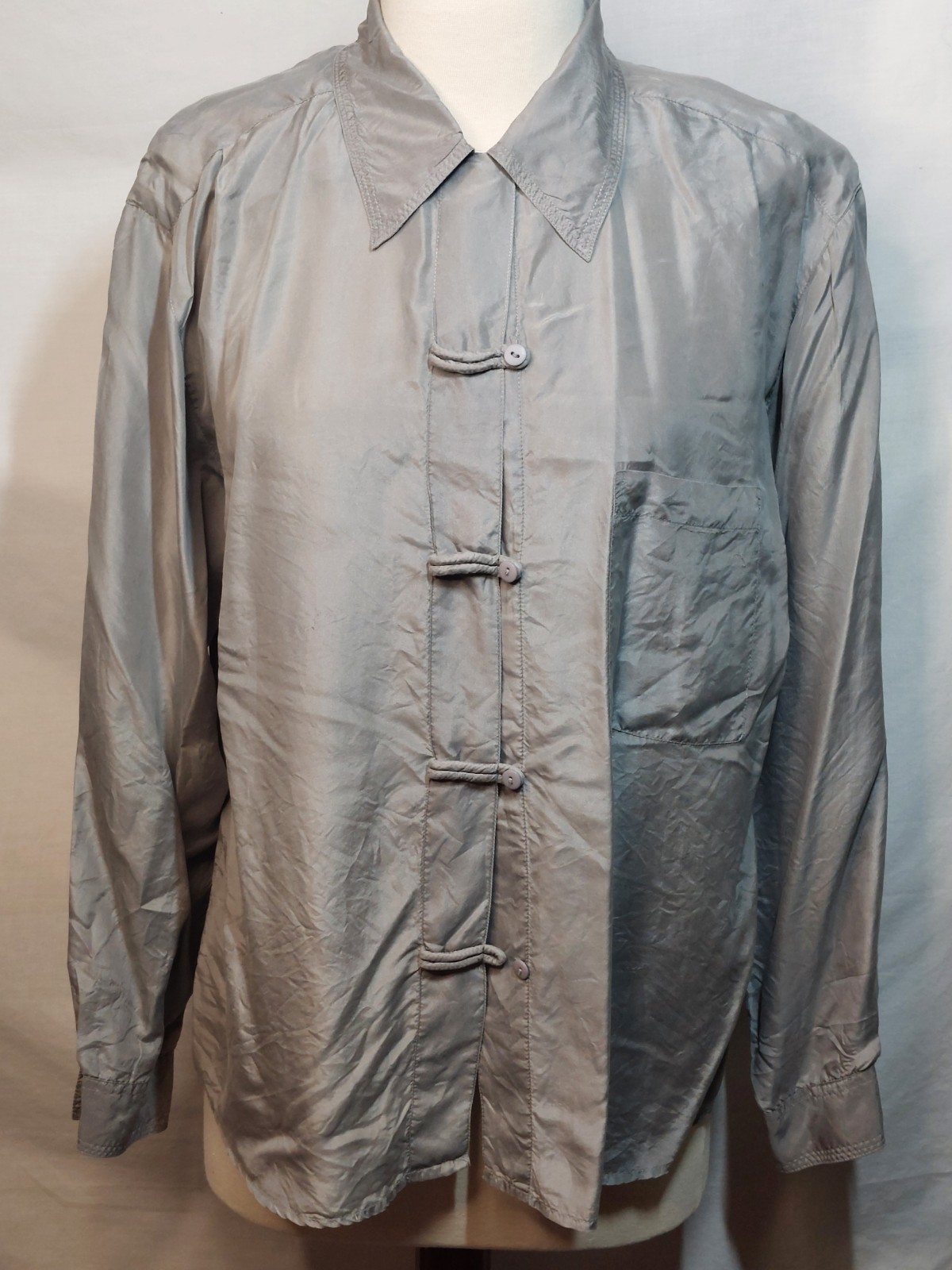 100% Silk Shirt Top Womens S (Fits M) Gray Frog Closure Asian Minimalist Y2K