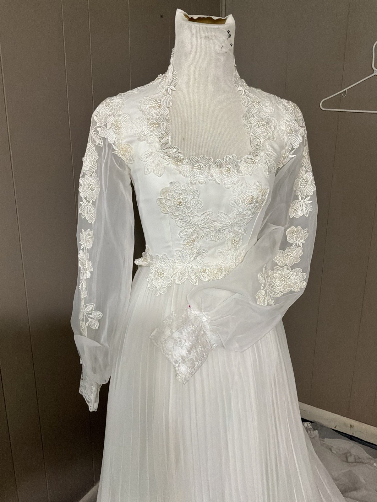 1960’s Vintage Wedding Gown Regal Neckline Delicate Lace Petite XS