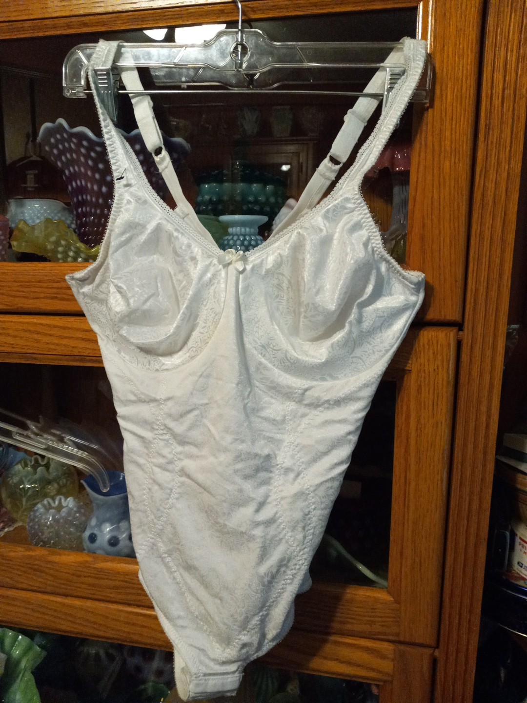 VINTAGE BALI 40C JACQUARD White 8976 UNDERWIRE SOFT CUPS SHAPER FLORAL Bodysuit