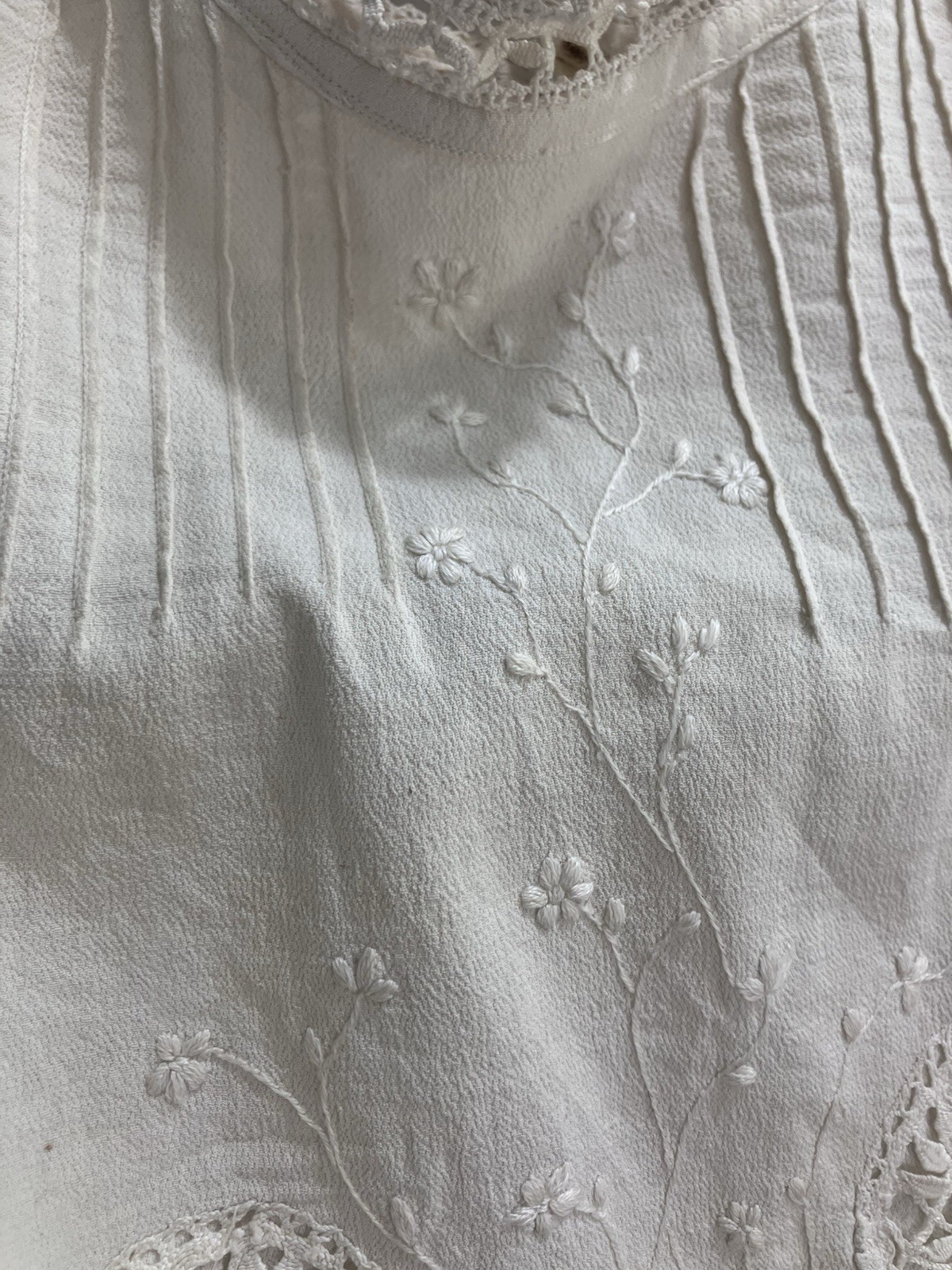 VTG ANTIQUE 1900’s Victorian Edwardian High Neck PinTuck Eyelet Lace Appliqués