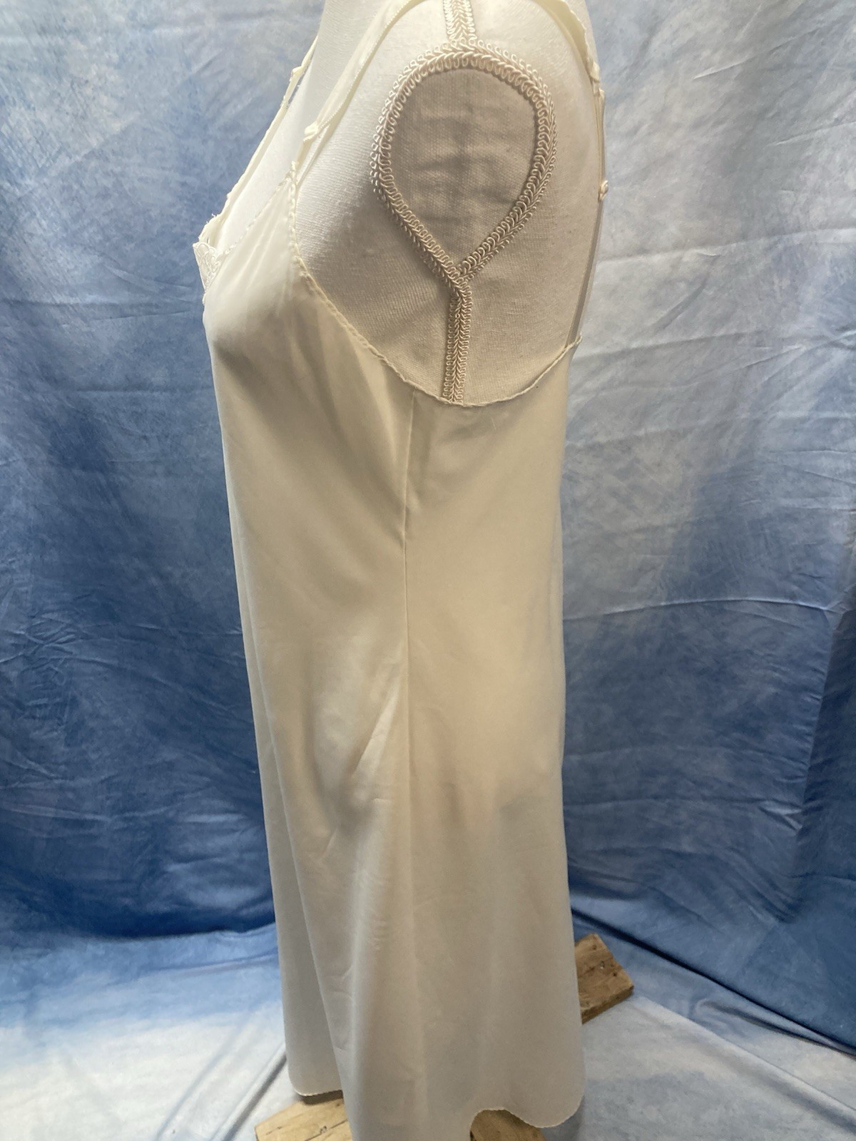 Vintage 1970s Women’s Vanity Fair Ivory Sleeveless Ankle Length Nightgown Size34