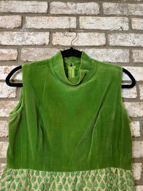 VTG T. Jones 1960s 2pc Skirt Suit Green Gold Brocade Mod Jackie O Set Sz S/M