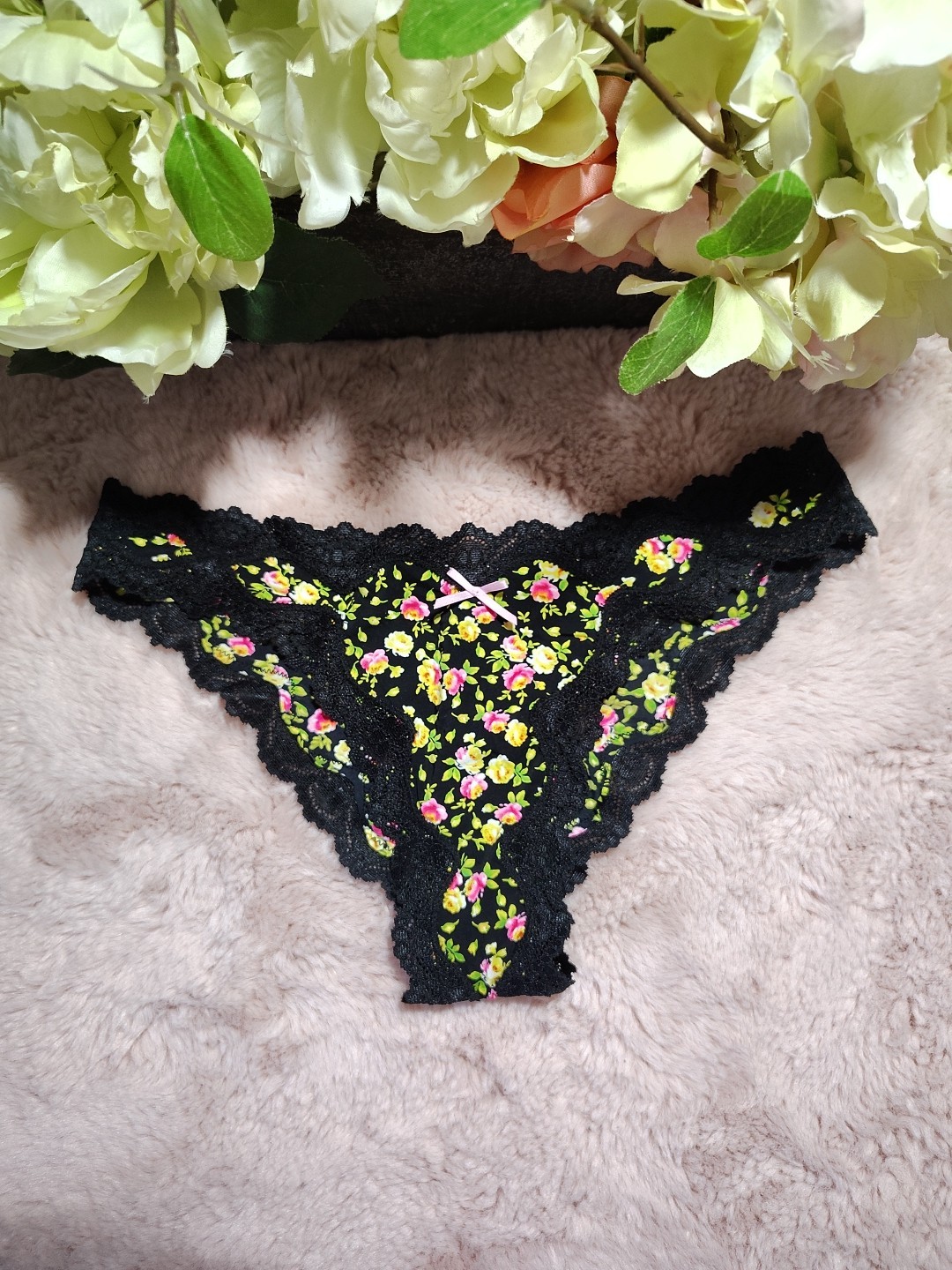 Vintage Victoria’s Secret Floral Rushed Back Cheekini OS/Year Of 2013