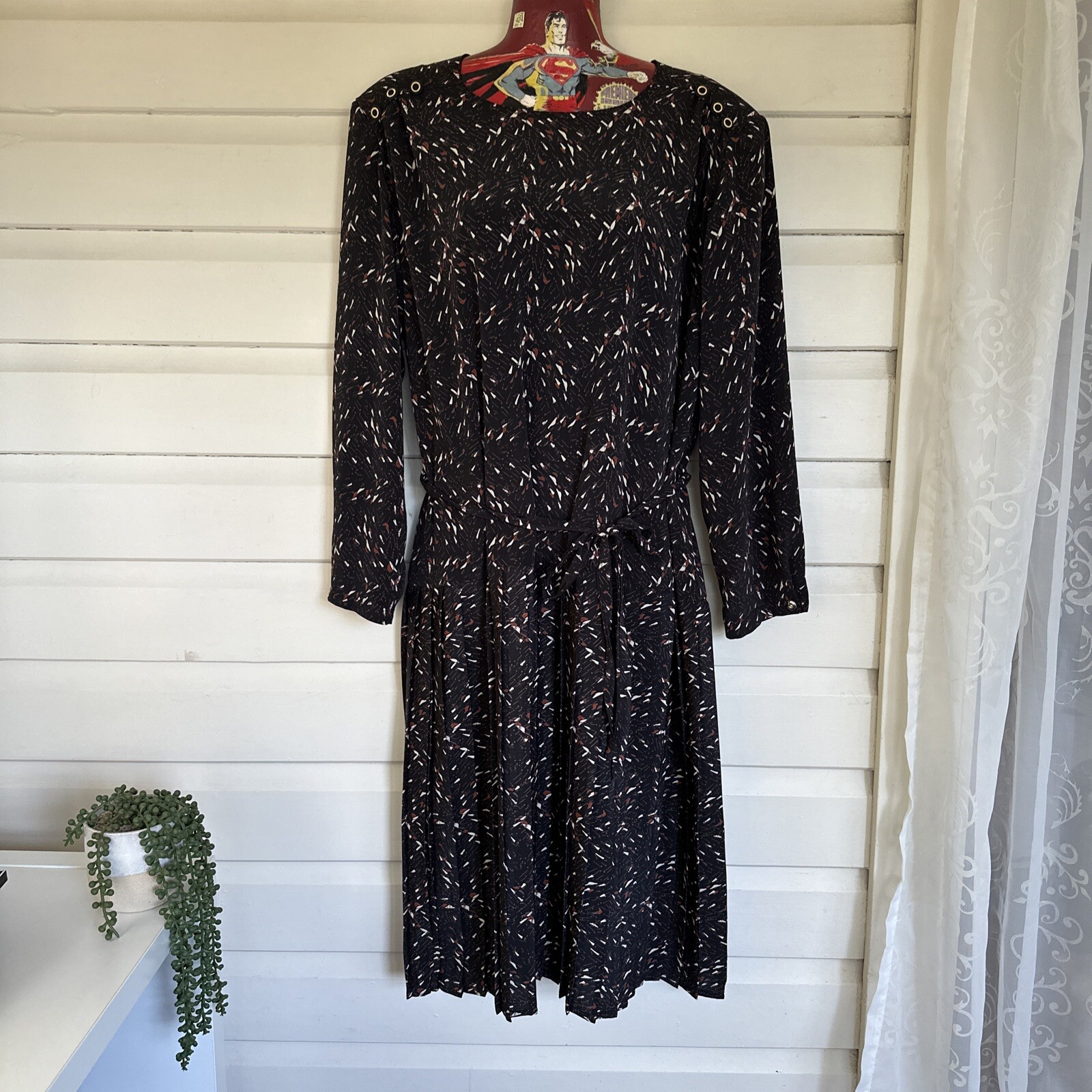 Belle Aire Vintage Woman’s Dress Size L Black Pleated Long Sleeve Shoulder Pads