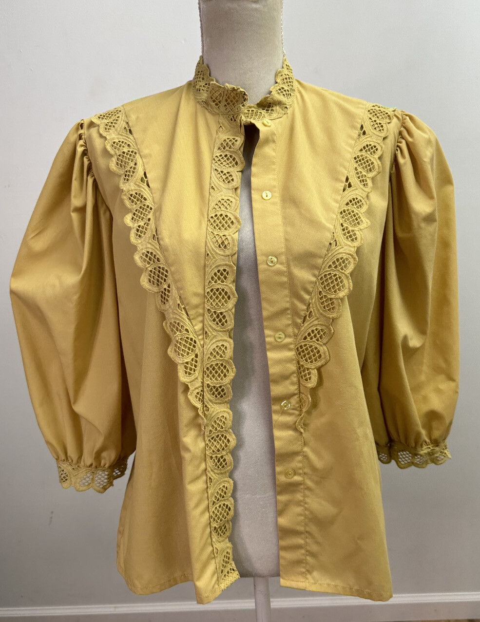 Vintage Karlsbader Bluse Austrian Size 44 (US 14) Bavarian Peasant Puff Sleeves