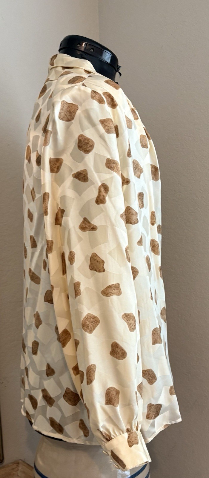 Vintage Wilroy Traveller 100% Silk Wrap Blouse Size 16 Ivory Tan