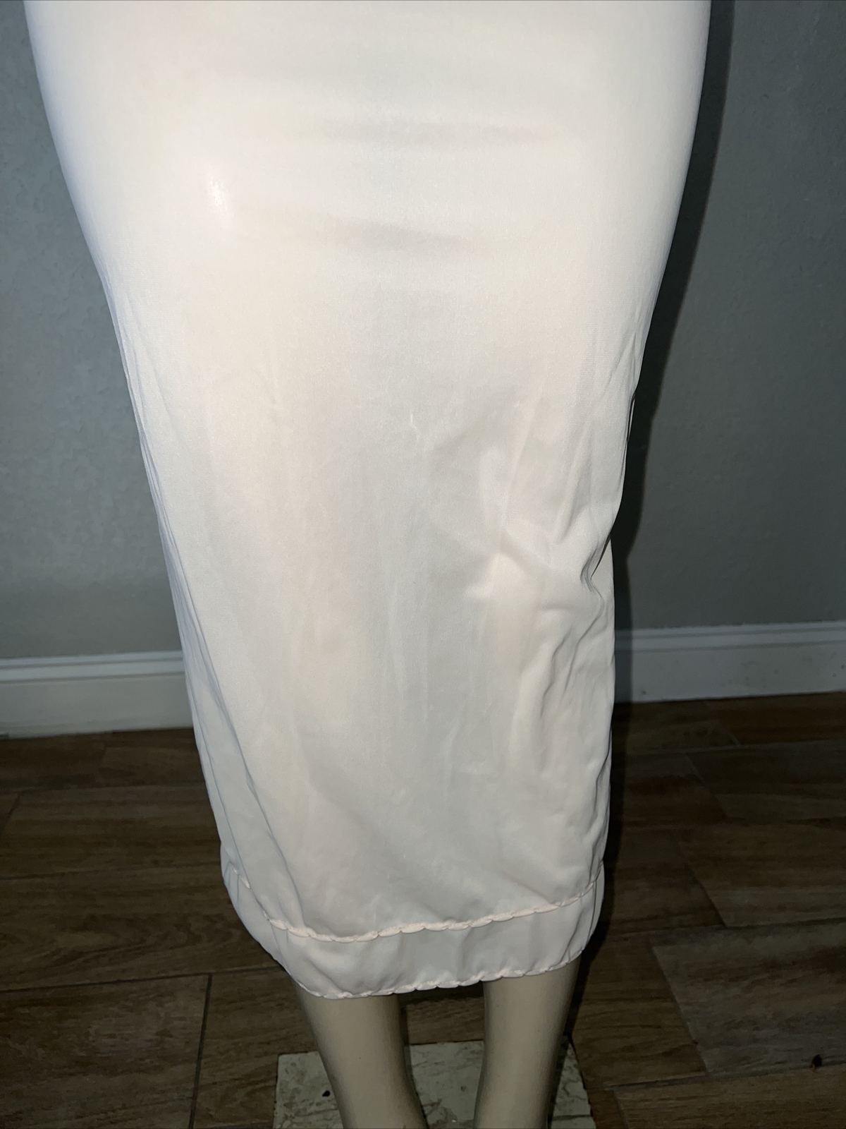 VTG SLIP PEACH COLOR UNKNOWN BRAND Polyester SEE DETAILS cxs