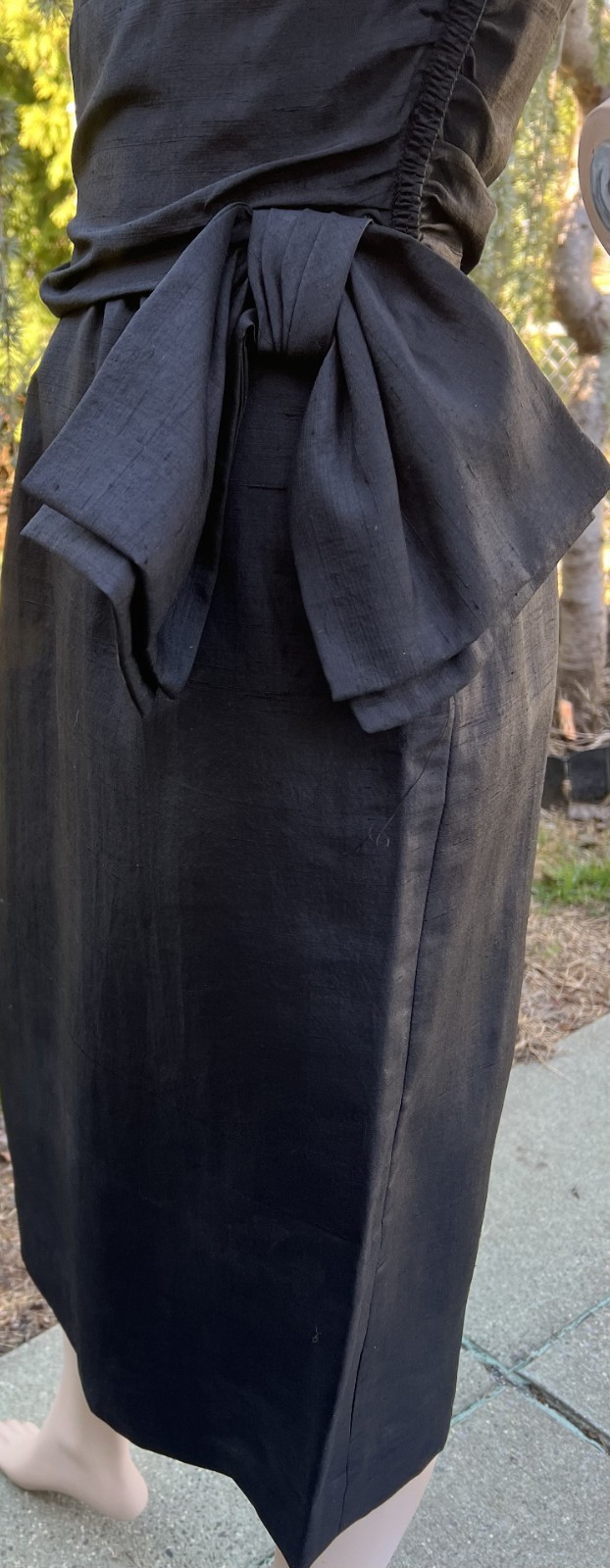 VINTAGE 1950’s YOUNG COSMOPOLITANS BEST & CO BLACK SILK SHEATH DRESS