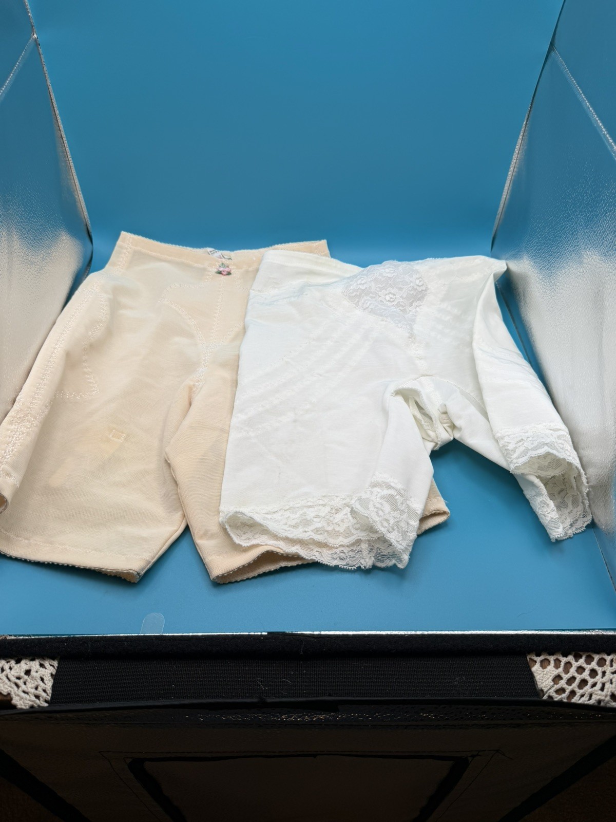VINTAGE LADIES GIRDLES / GARTERS / SEARS BEST & SHAPETTE BY RAGO/ MEDIUM 27-28
