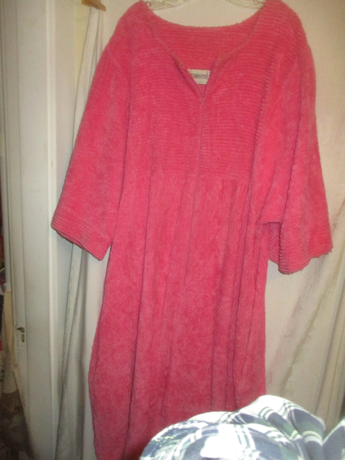 Vintage 70s Pink Cotton Chenille Zip Up Robe XL Knee Length Crowntuft