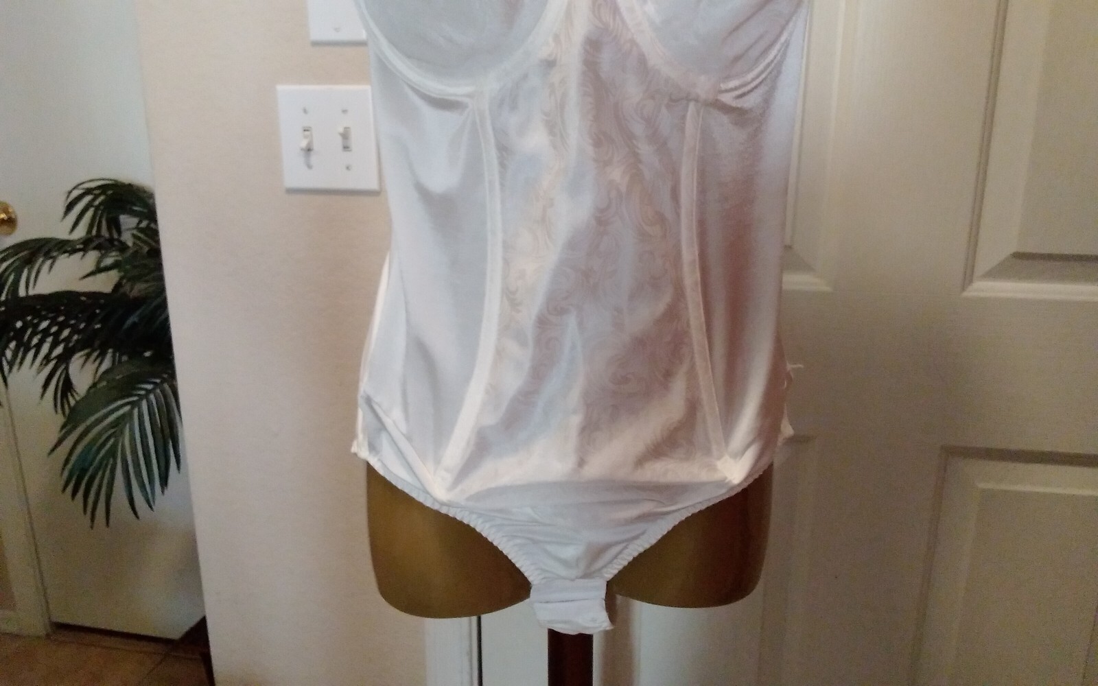 Vintage Victorias Secret White Convertible Body Shaper Girdle 40D USA Gold Crown