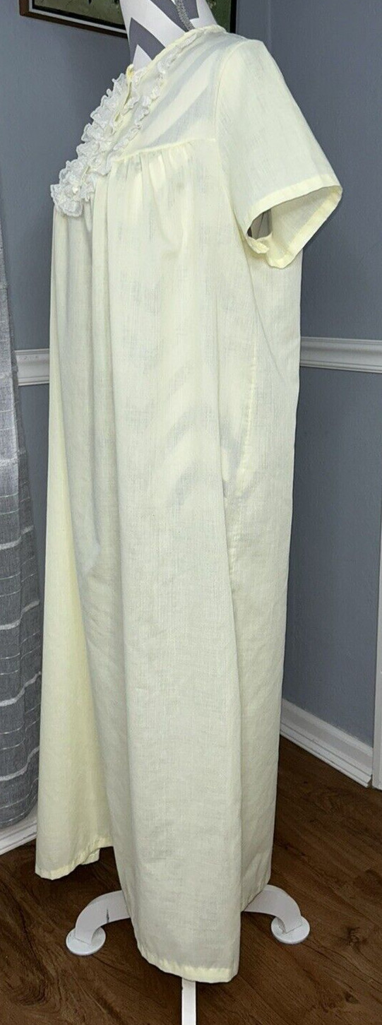 Vintage Women’s L Yellow Night Gown Movie Star Lightweight Pullover