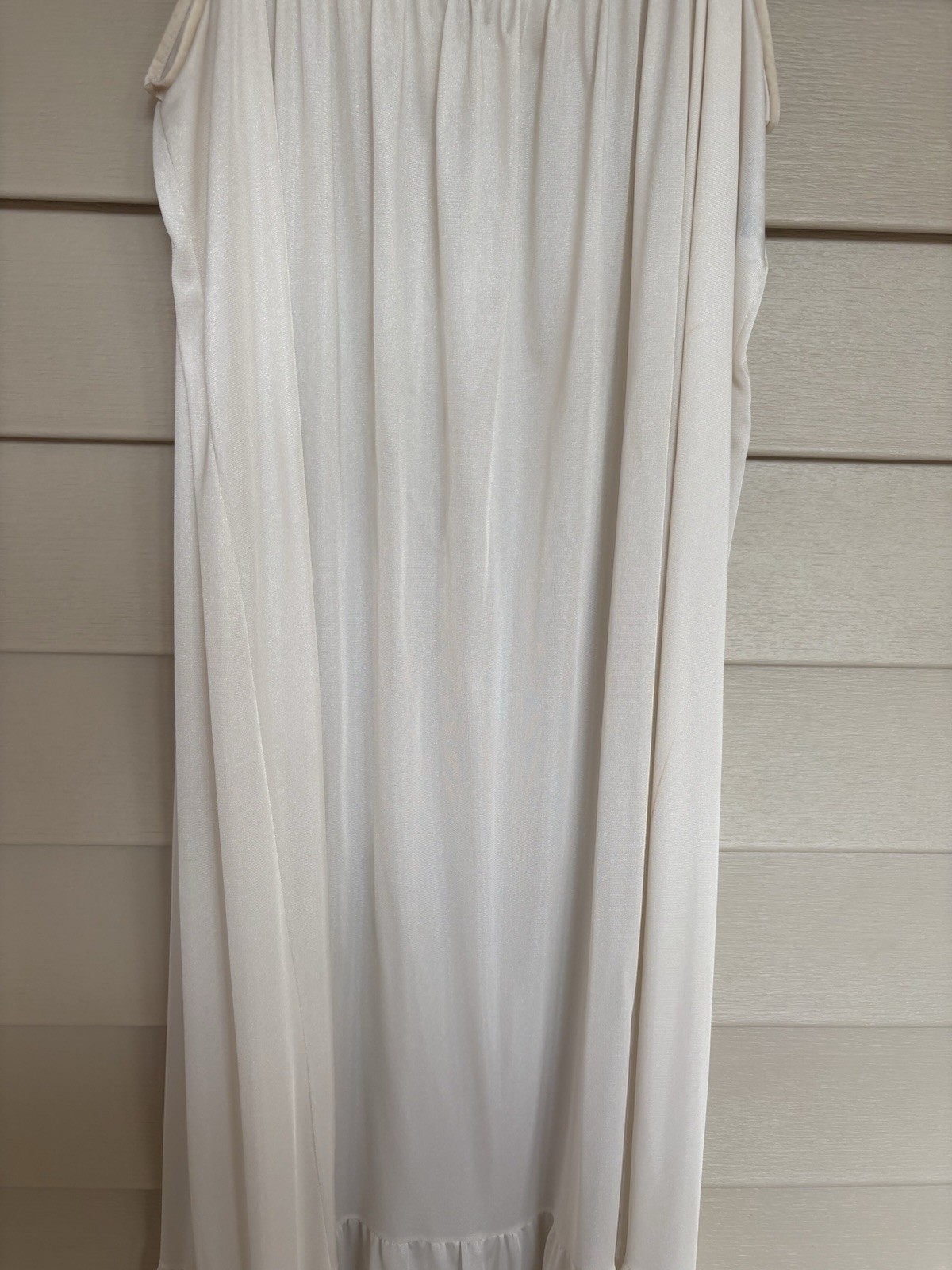 Vintage Long Nightgown cream Size Large. 100% Nylon INV25/588