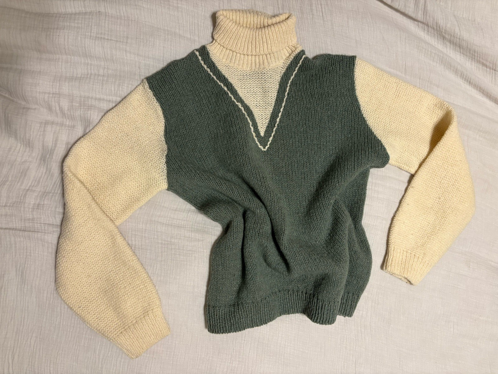 Vintage, 100% Imported Shetland Wool, WPL 5630 Women’s Sweater – Cream And Green