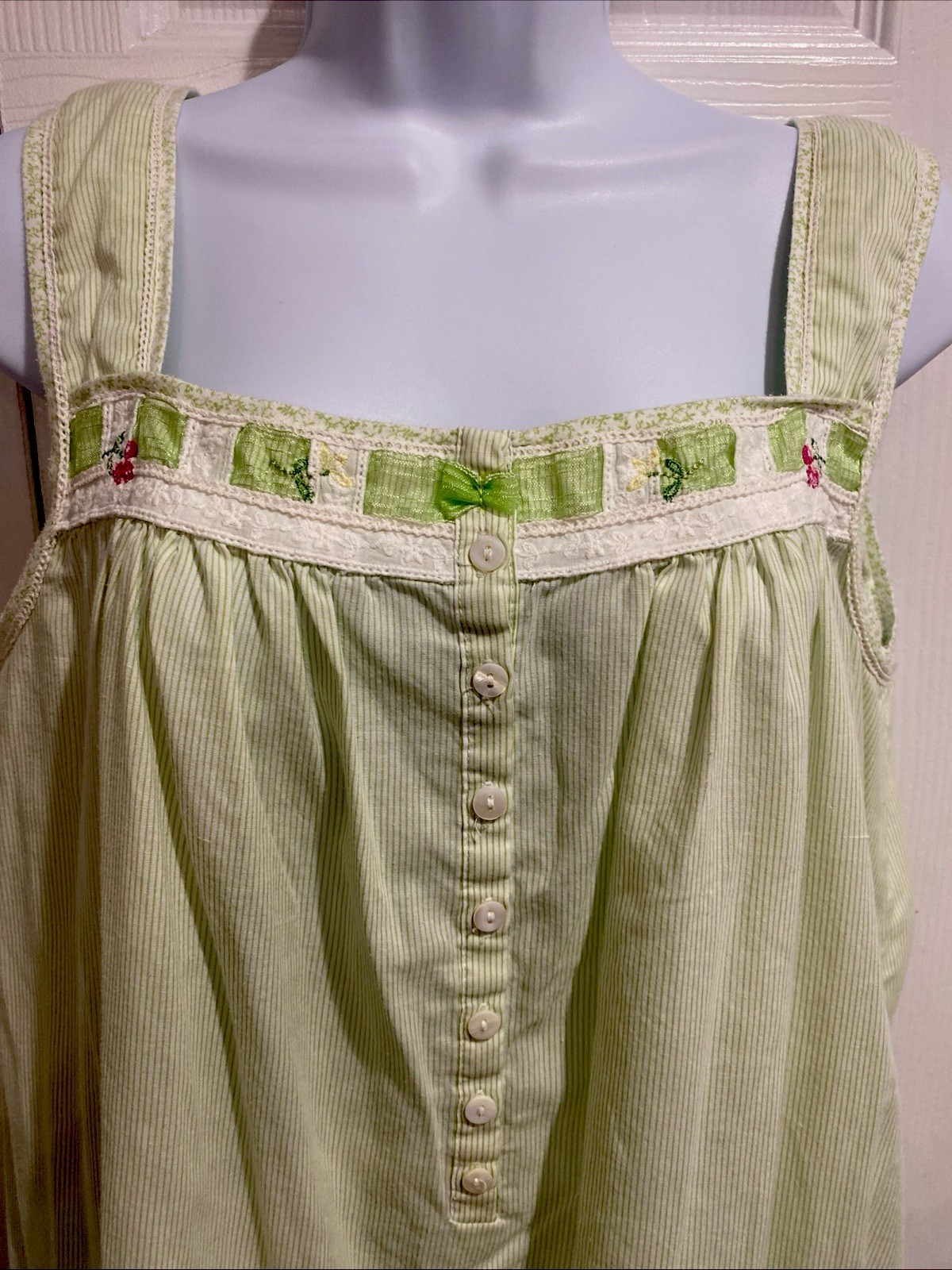 VTG Aria Nightgown Stripped Pale green lace and cherry Embroidery Trim Small