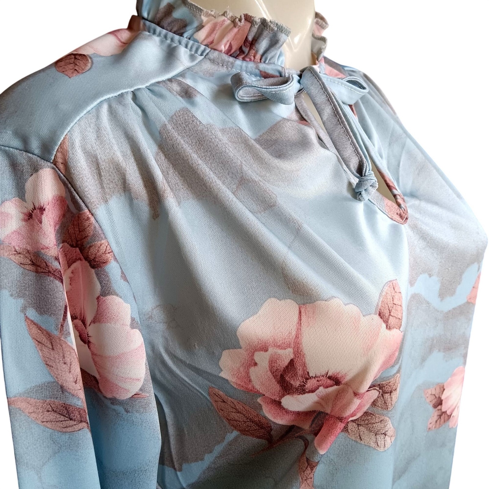 True Vintage Top Small 1970’s Floral Long Sleeve Blouse Ruffled Neckline Tie