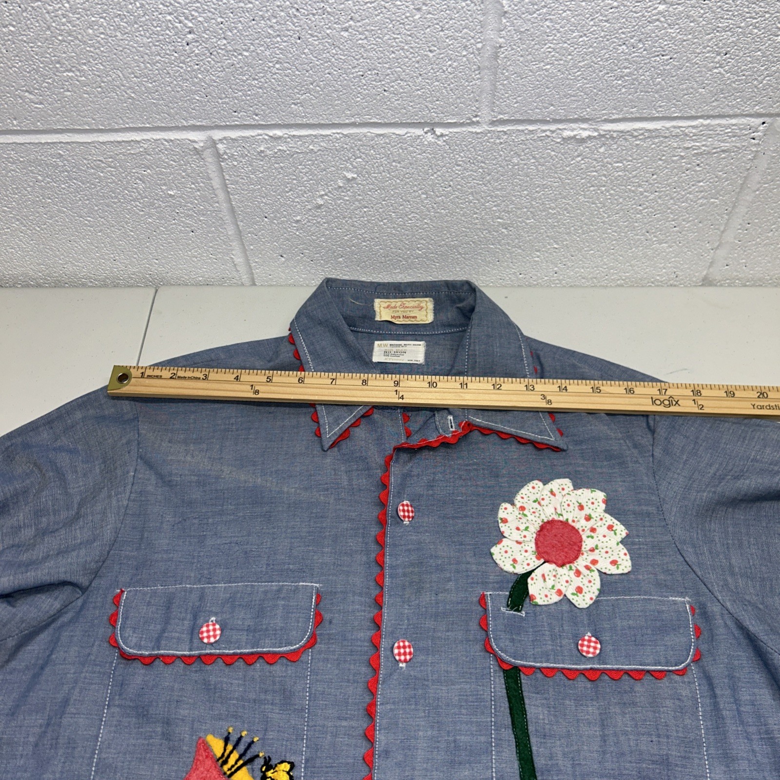 VTG Chambray Hand Embroidered Shirt Blue Floral Bee Holly Hobby Big Mac Med E4