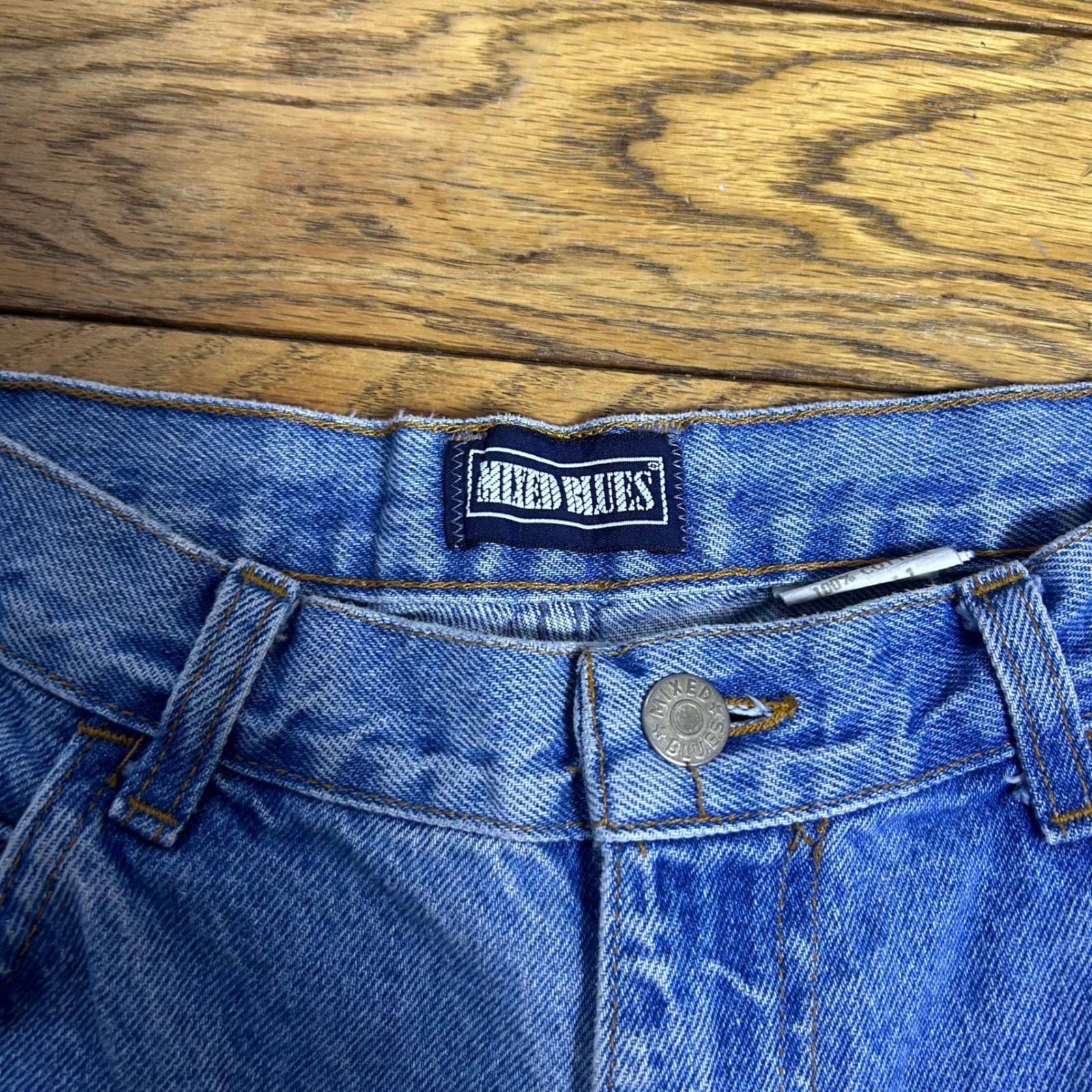 Mixed Blues Vintage High Waisted Mom Jeans Medium Wash Blue Made in USA Size 11