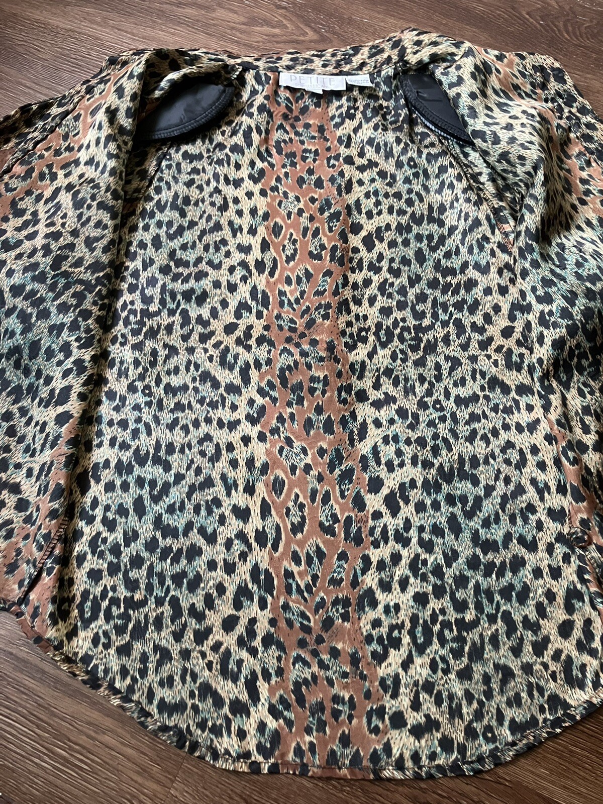 Vintage ’80s Petite Sophisticate Colorful Leopard Print Long Sleeve Blouse S/M