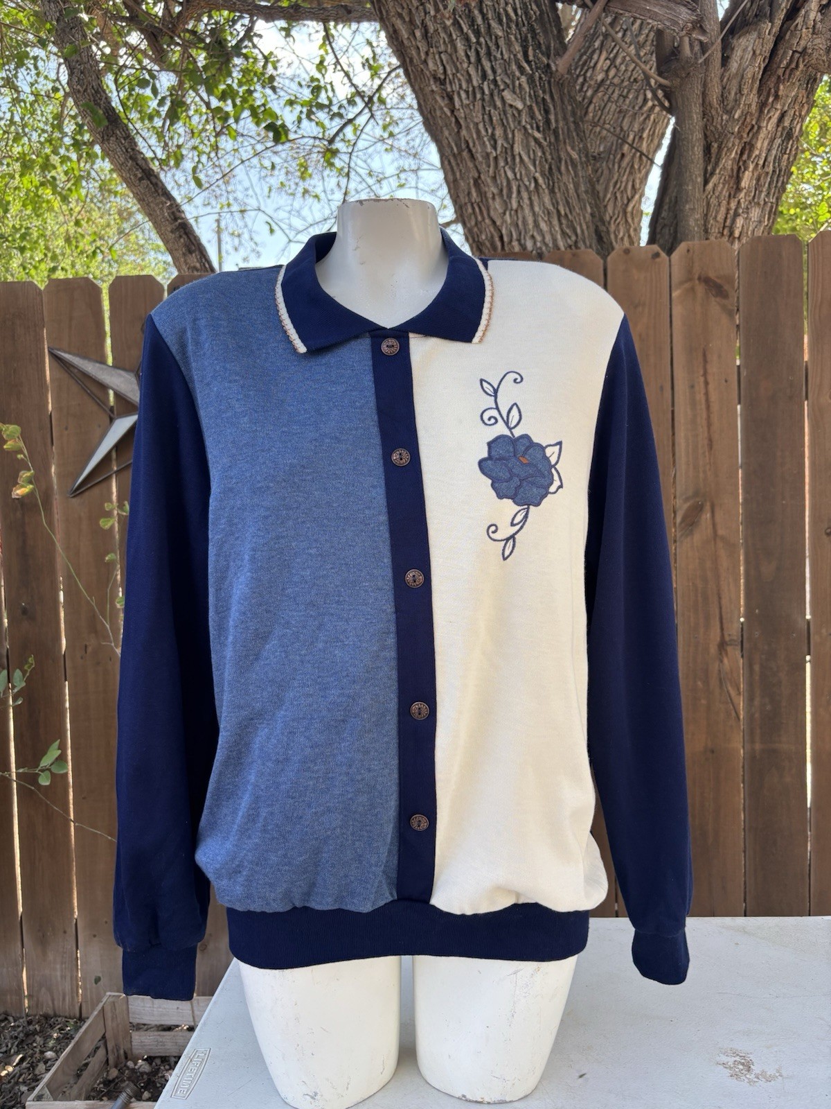 Vintage Cape Cod Blue Embroidered Lightweight Sweatshirt Sz M Made In USA.