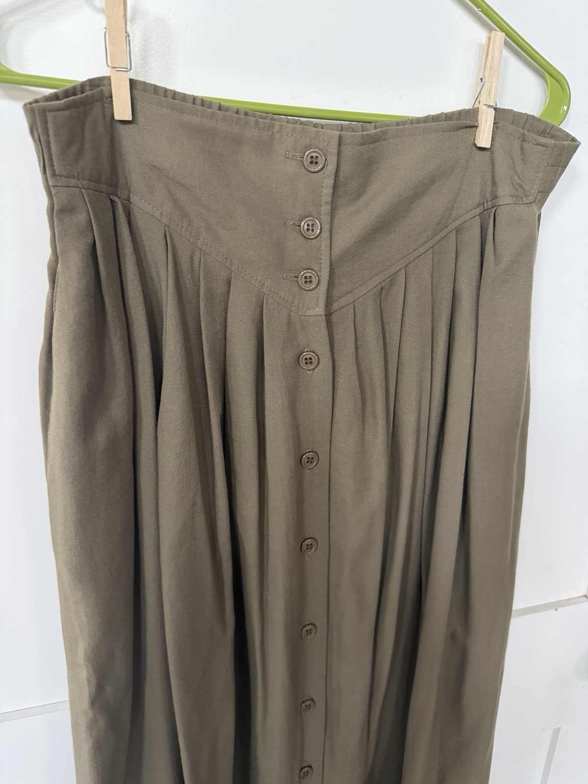 Vintage Walnut Sportswear Medium A Line Flowy Skirt Olive Color V Shape Front
