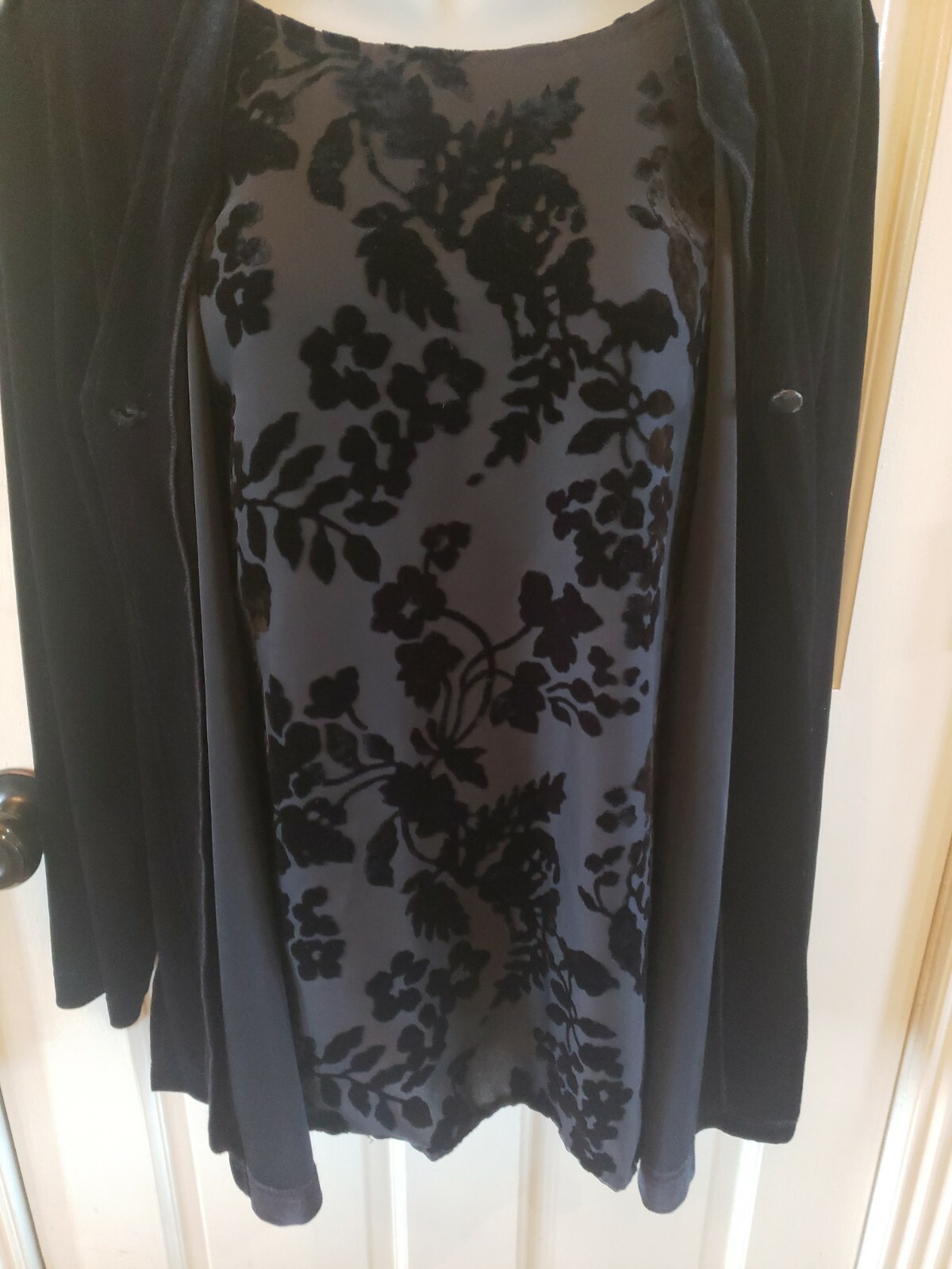 VINTAGE JOAN LESLIE LADIES BLACK FLORAL TEXTURED VELVET TOP CARDIGAN LAYERED MED