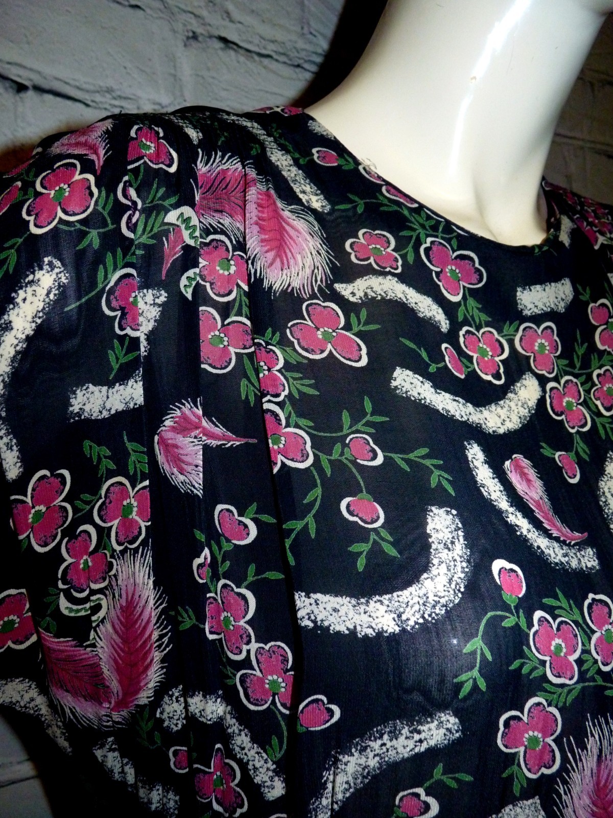 VTG 1940s Feather Print Rayon Peplum Dress Hollywood Costume Collection Bust 40″