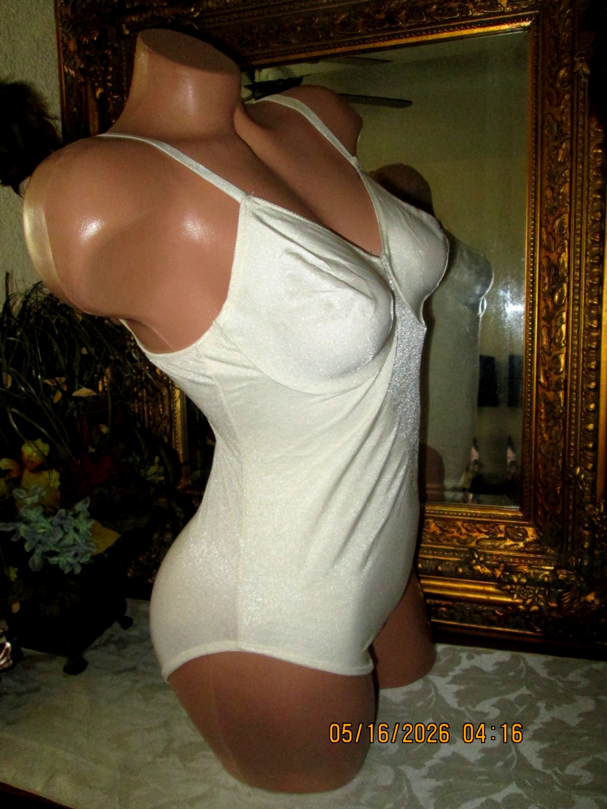 Vanity Fair 36C Ivory Satin Built in Underwire Bra Shaping Bodysuit #57071 VTG
