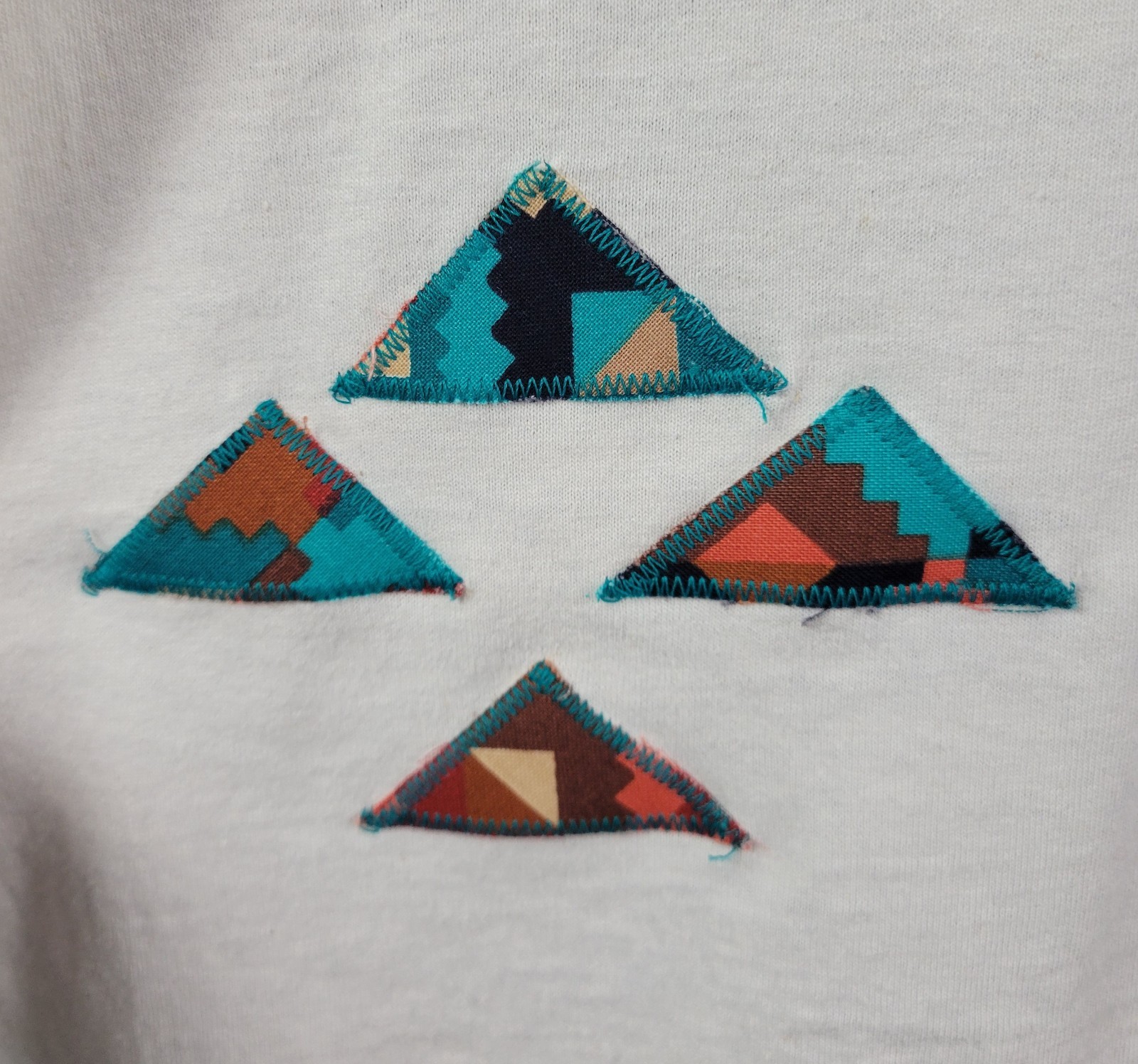 Vintage Embellished Jerzees Tee w Brown/Rust/Teal/Tan Southwest Accents Size XL
