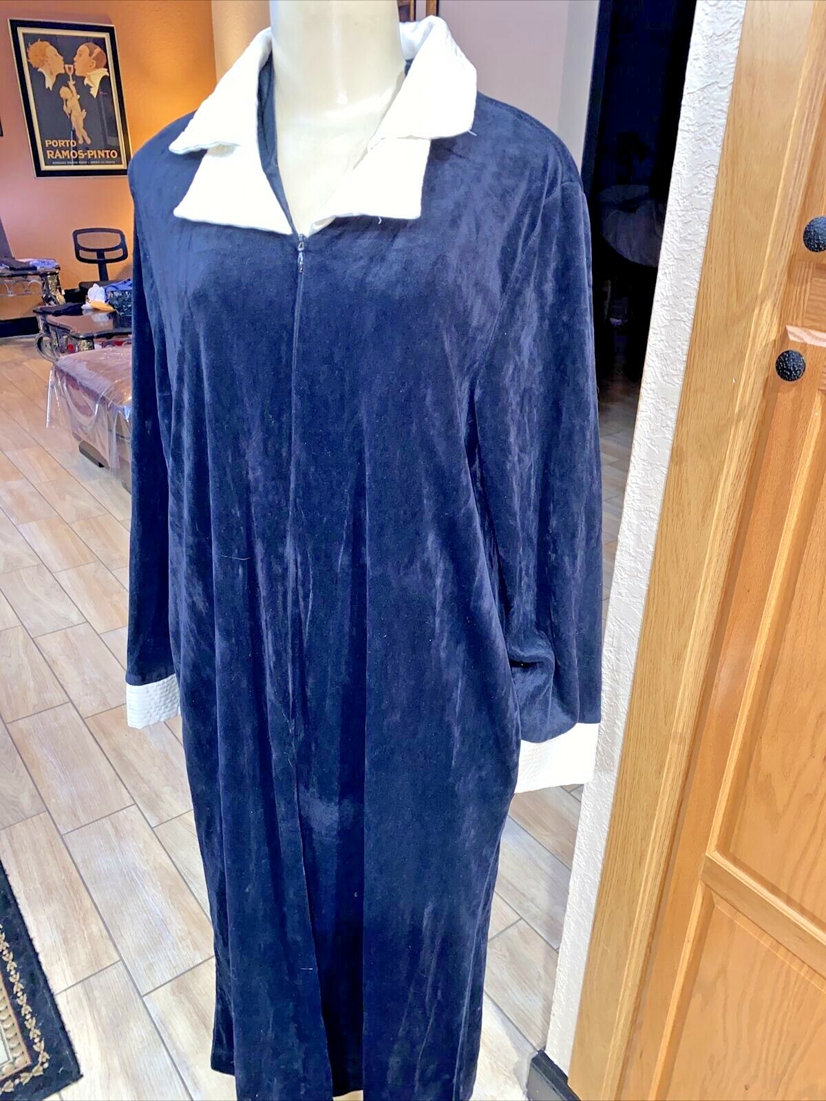 VTG Georgette Trabolsi BLOOMINGDALES BLACK Velvet ROBE Size S/M BRCN